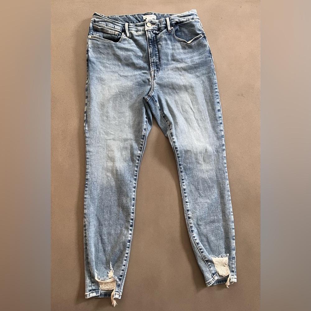 GOOD AMERICAN Soft Tech Chewed Hem Jeans